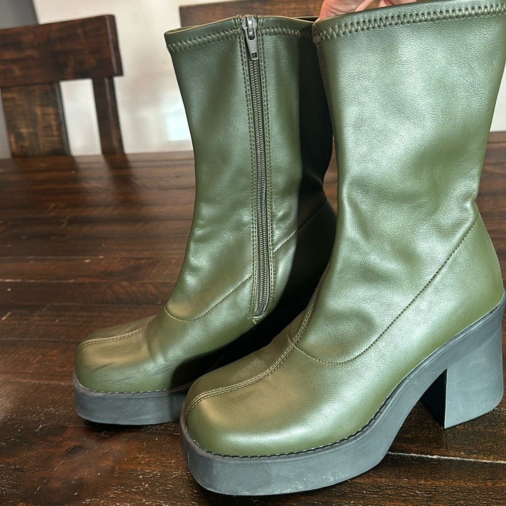 Steve Madden olive green boots size 8.5